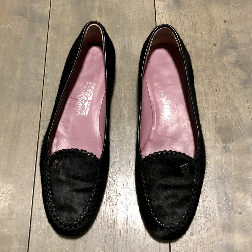FERRAGAMO BLACK FLATS!!